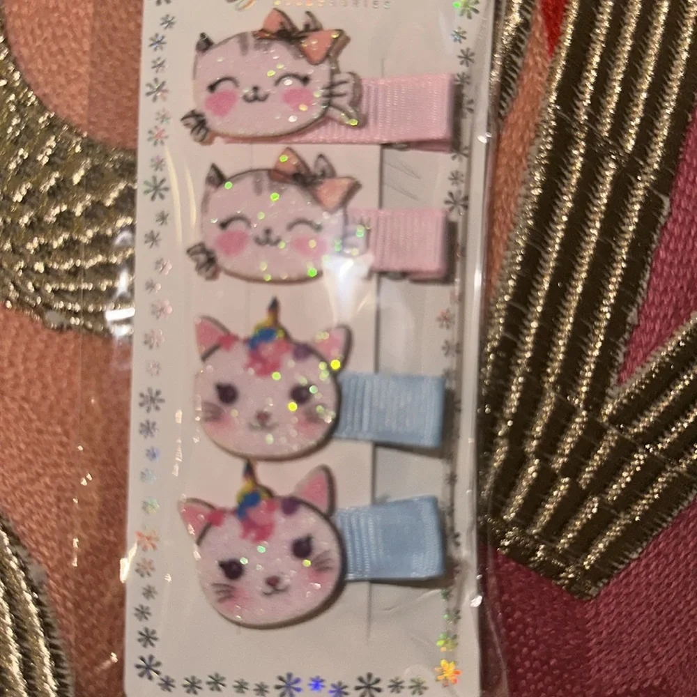 Kitty hair clips‎